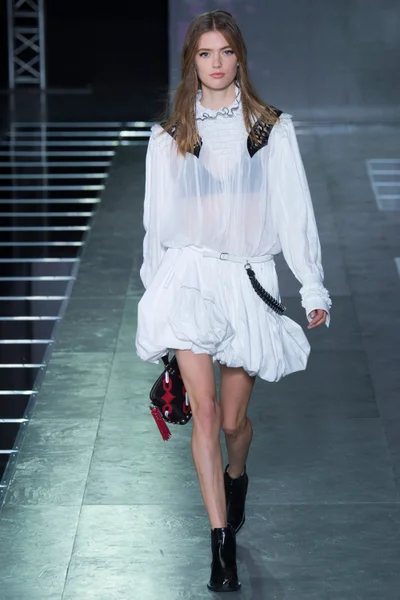 Look 19